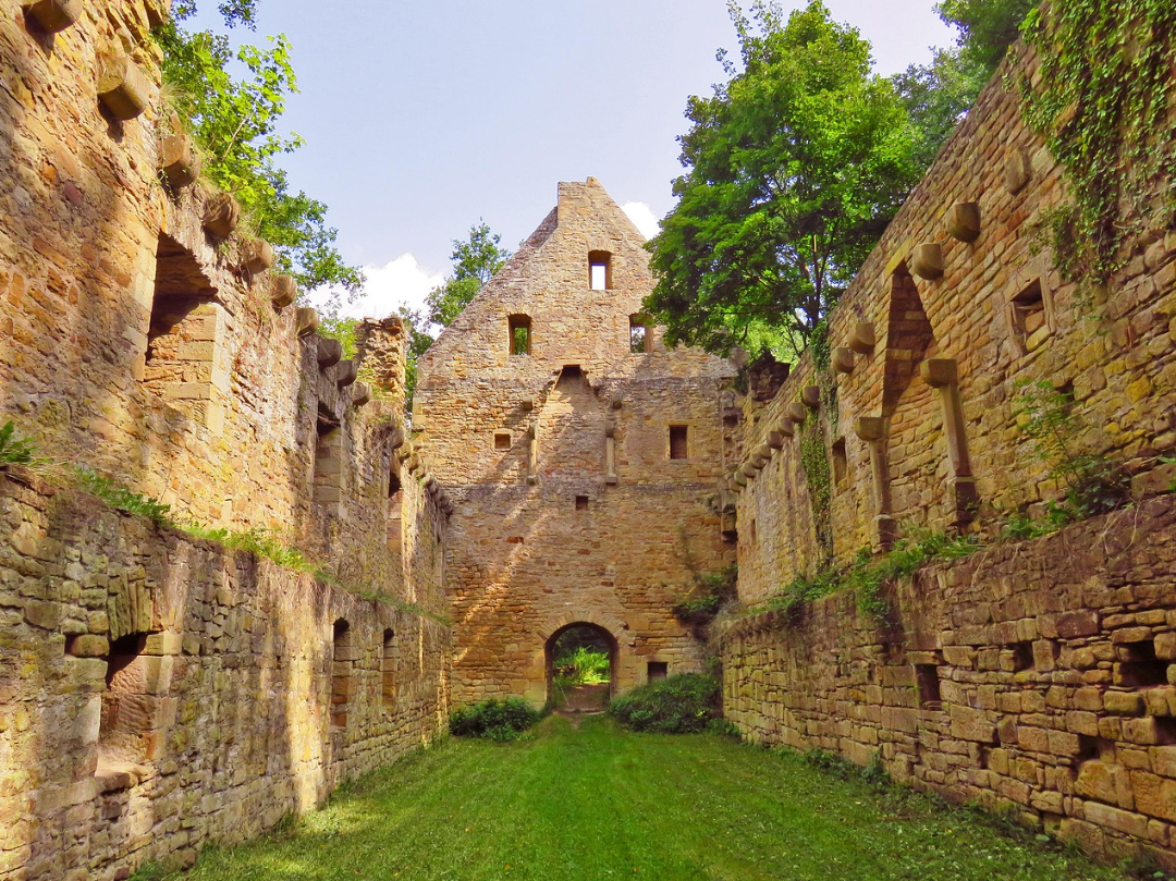 Ruines du monastère de Disibodenberg, où Hildegarde vécut et eut ses premières visions